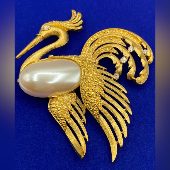 Vintage Trifari Gold Tone Flying Crane Brooch